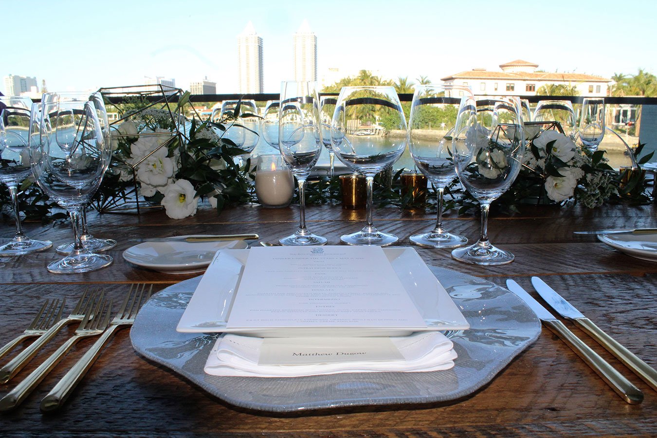 yacht party catering | table setting