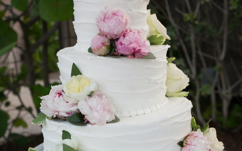 Simple but elegant cake design adorned with fresh blooms