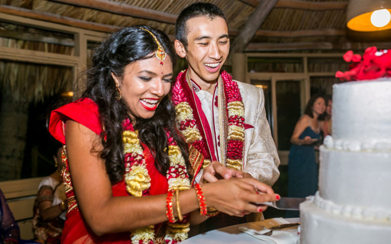 Couple cutting wedding cake at Wright by the Sea reception