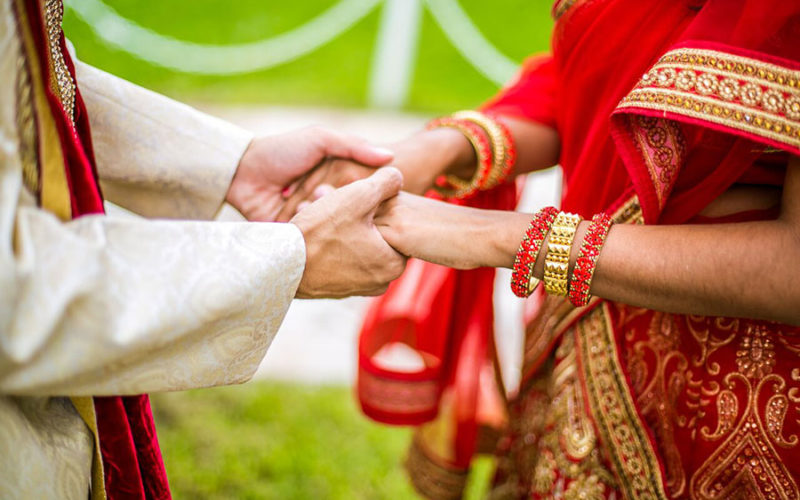 Exchanging of vows at Indian wedding ceremony