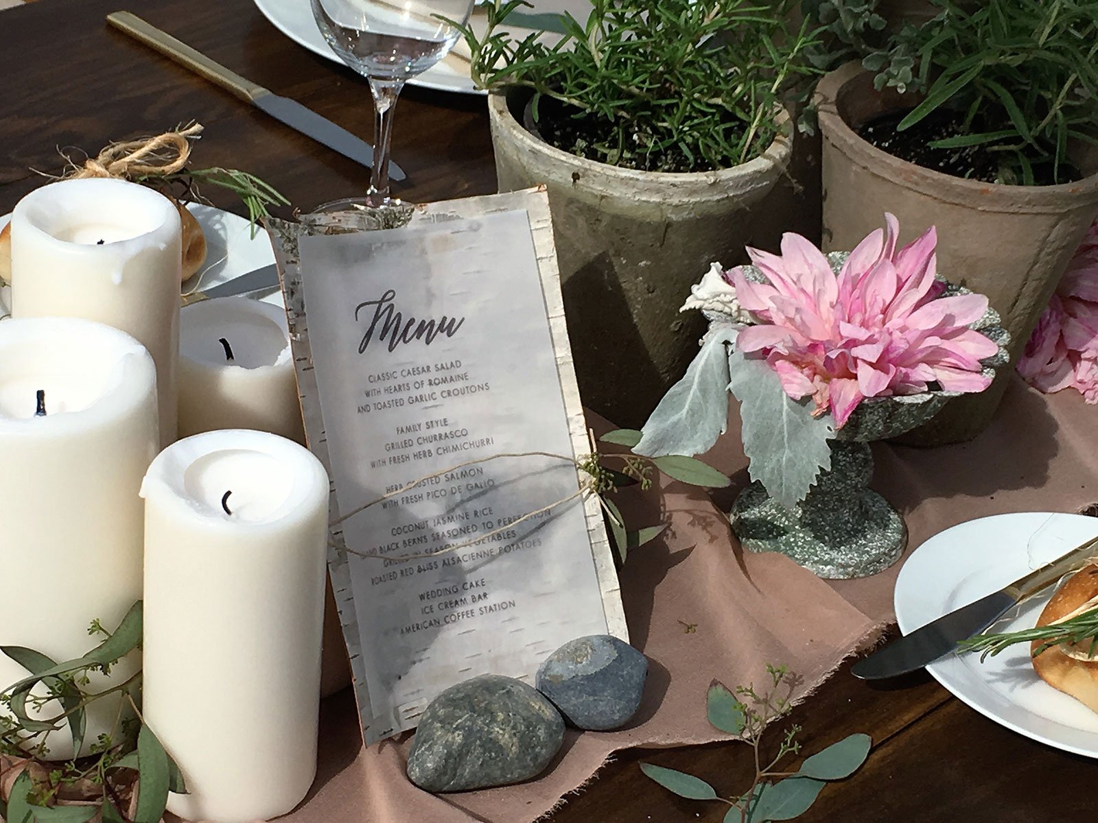 Eco-friendly wedding table decor | Potted plants