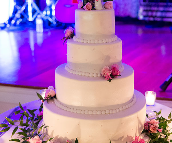Vanilla wedding cake with Dulce de Leche filling | Fairchild Tropical Botanic Garden | Jiwon and Matt