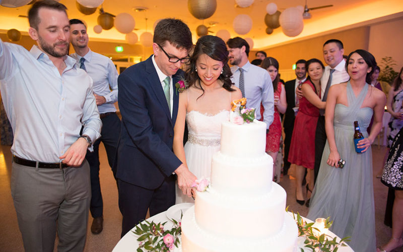 Cutting the cake | Fairchild Tropical Botanical Garden wedding reception | Jiwon and Matt