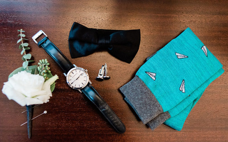 grooms attire | boutonniere and accessories