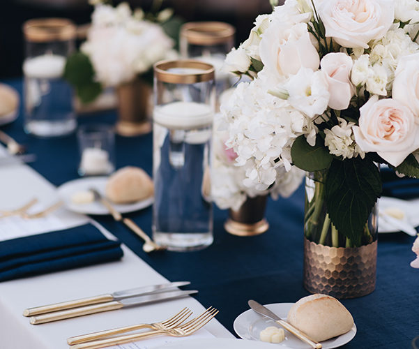 navy and white table decor at brickell wedding reception | miami wedding catering