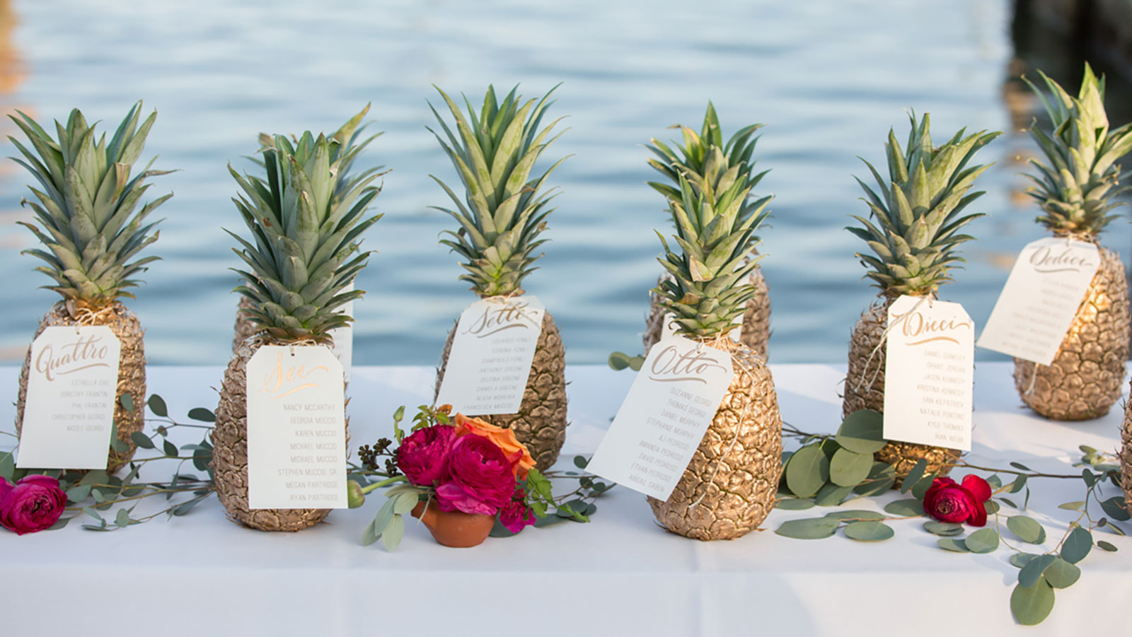 statement seating chart display | pineapples