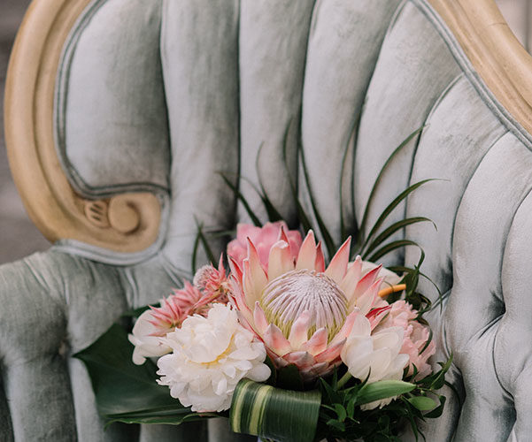 tropical wedding theme | bridal bouquet