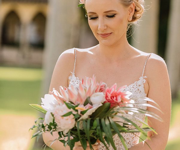 tropical wedding theme | bridal bouquet