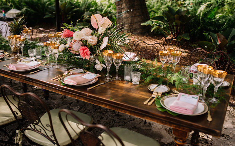 tropical theme tablescape | historic wedding venues | deering estate wedding