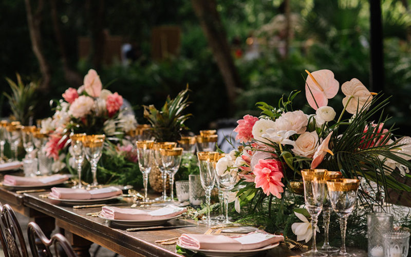 tropical theme tablescape | historic wedding venues | deering estate wedding