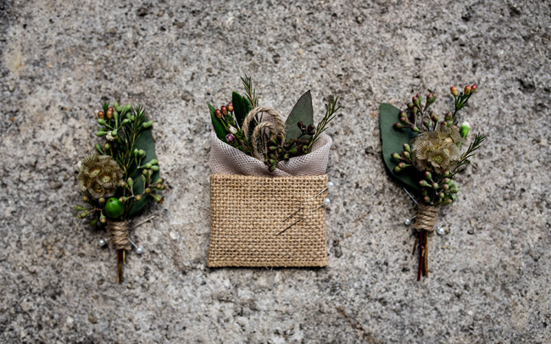 vintage wedding style | boutonnieres