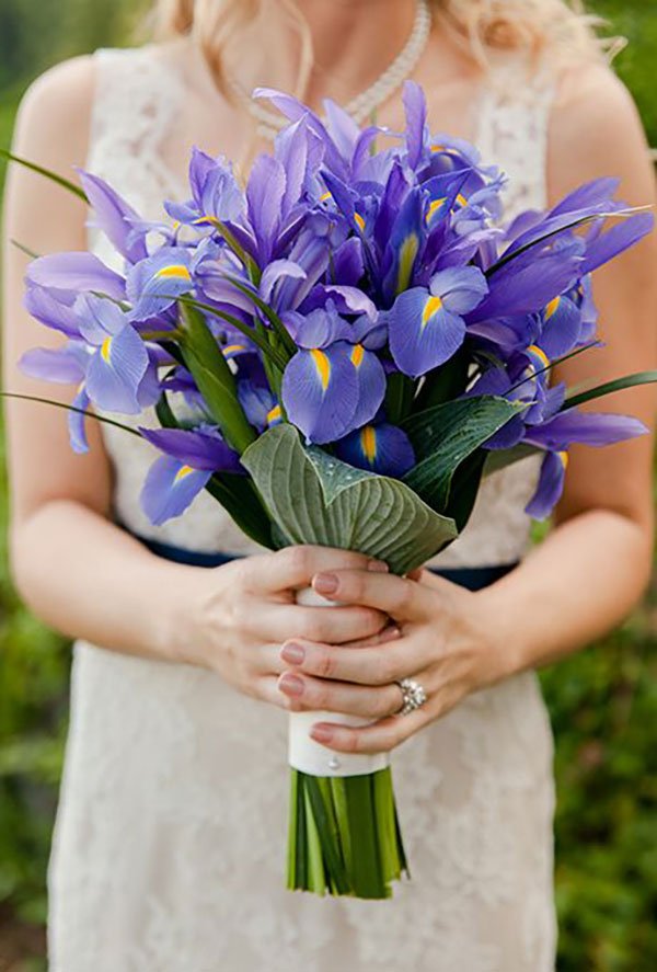 wedding ideas for couples from different countries | flowers | iris bouquet