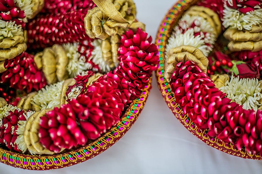 Multicultural weddings | Traditional Hindu wedding varmalas