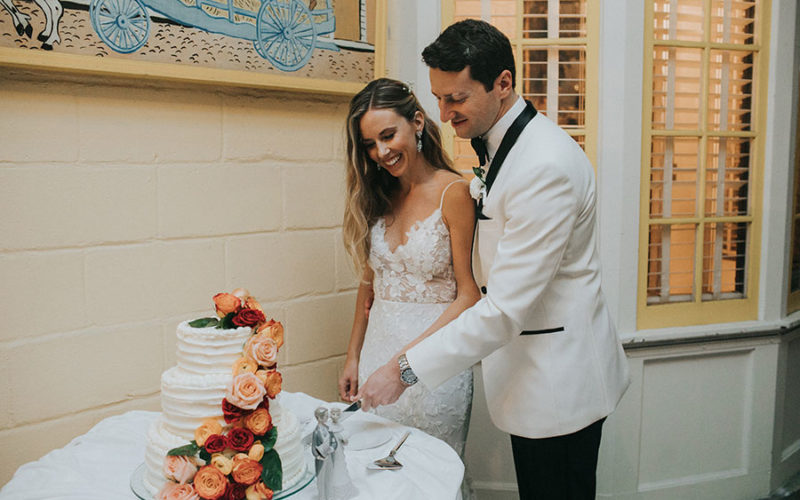 wedding catering fort lauderdale | couple cutting cake