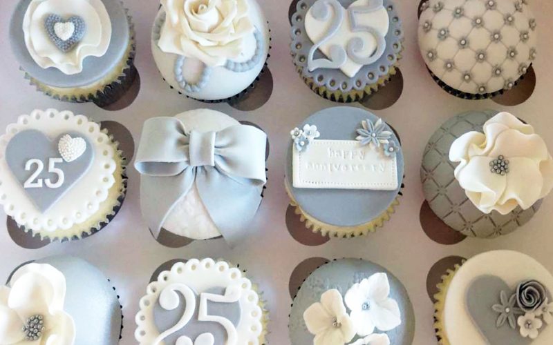 Eggwhites Catering 25th anniversary cupcakes