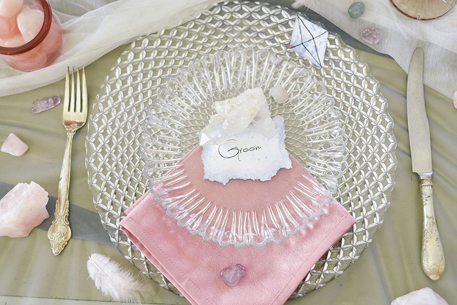 wedding trends 2020 | mystical elements | place setting with crystals