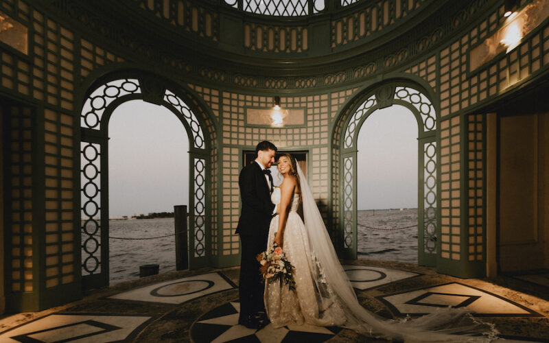 Vizcaya wedding Miami | Caroline and Marc | wedding couple in Vizcaya museum